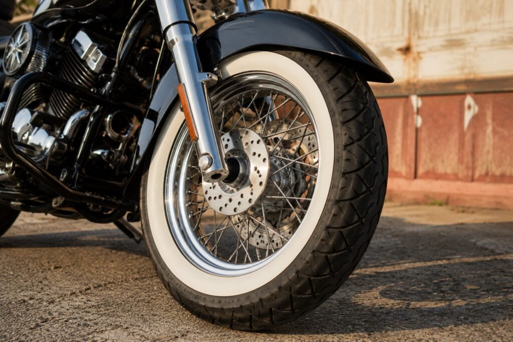 Cruiser motorcycle tire with alphanumeric size markings on sidewall